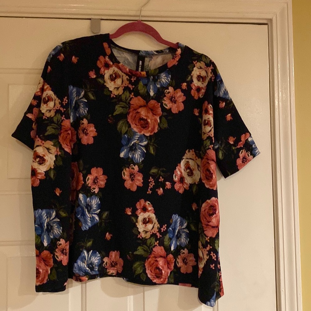 Agnes & Dora top